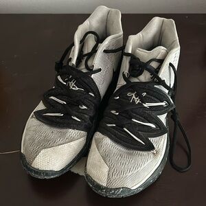 black & white nike basketball shoes!